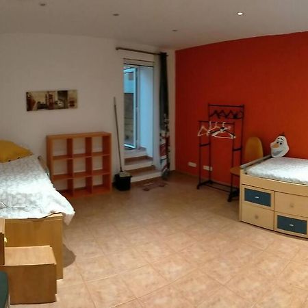 Preciosa Casa De 2 Pisos A 50 Metros De La Playa Villa Canet De Mar Luaran gambar